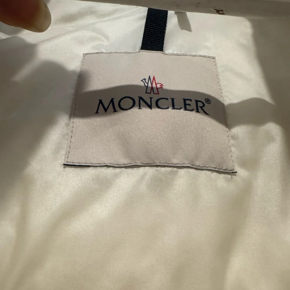 MONCLER NWT Blavet Silver Down Quilted Puffer Vest 3 L Metallic - Picture 14 of 16